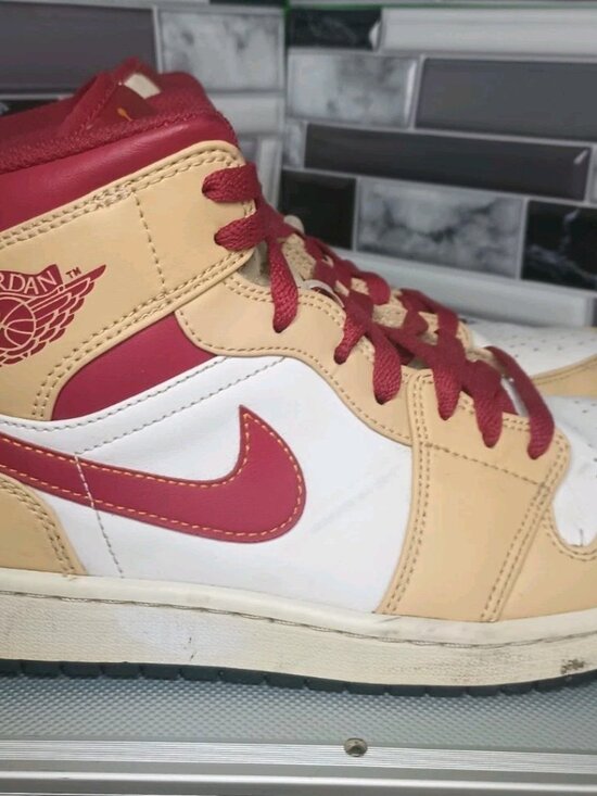 Men\'s Size 9.5/Air Jordan 1 Mid \